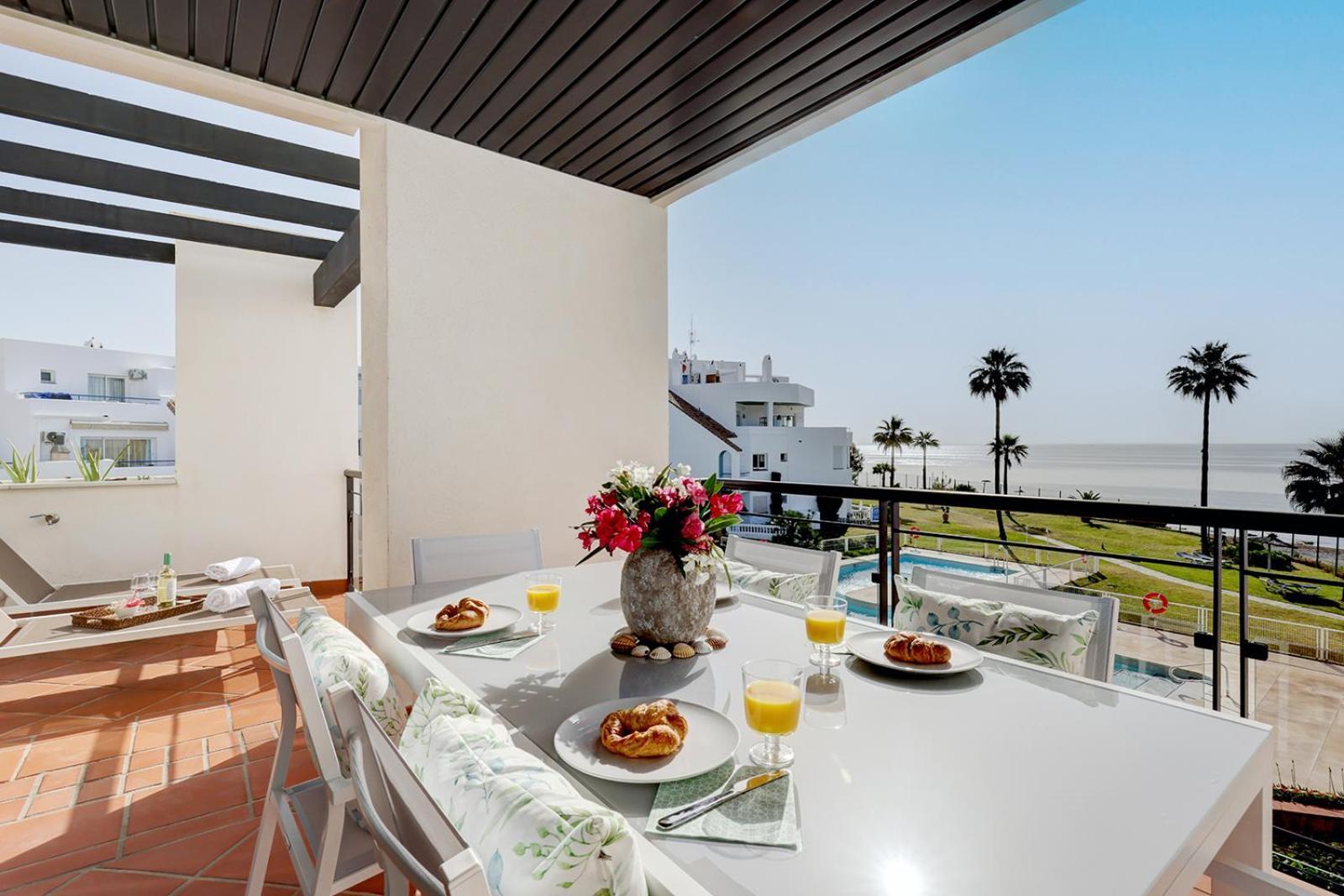 Sunrise Beach Front - Casares Del Mar Bagian luar foto
