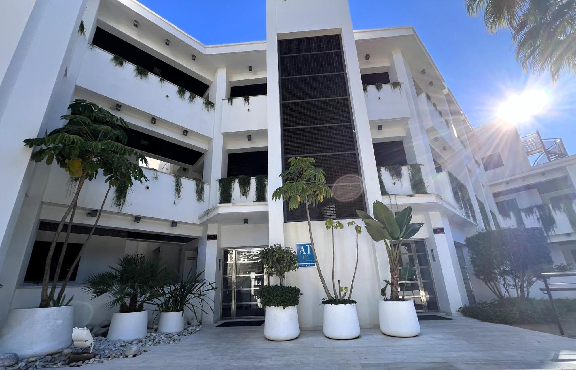 Sunrise Beach Front - Casares Del Mar Bagian luar foto