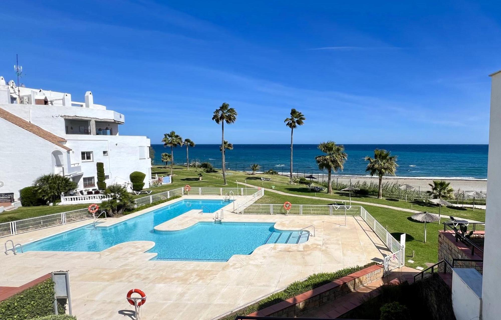 Sunrise Beach Front - Casares Del Mar Bagian luar foto