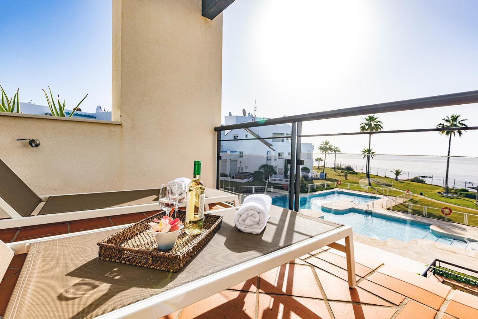 Sunrise Beach Front - Casares Del Mar Bagian luar foto
