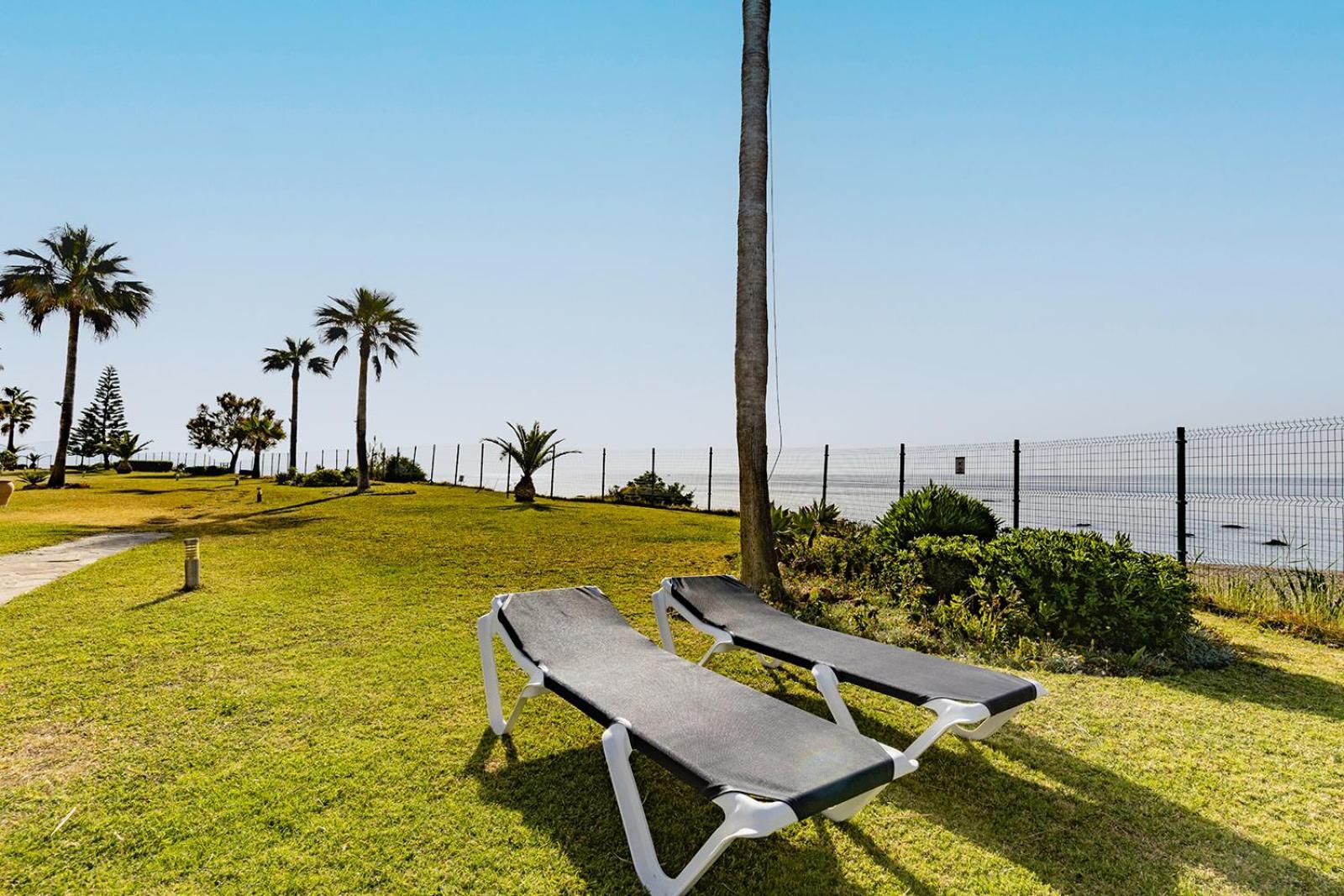 Sunrise Beach Front - Casares Del Mar Bagian luar foto