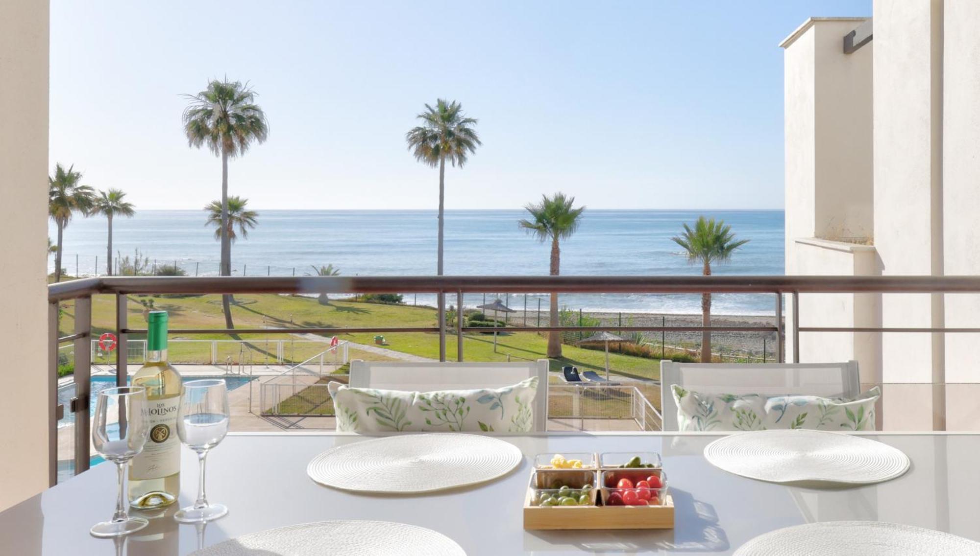 Sunrise Beach Front - Casares Del Mar Bagian luar foto
